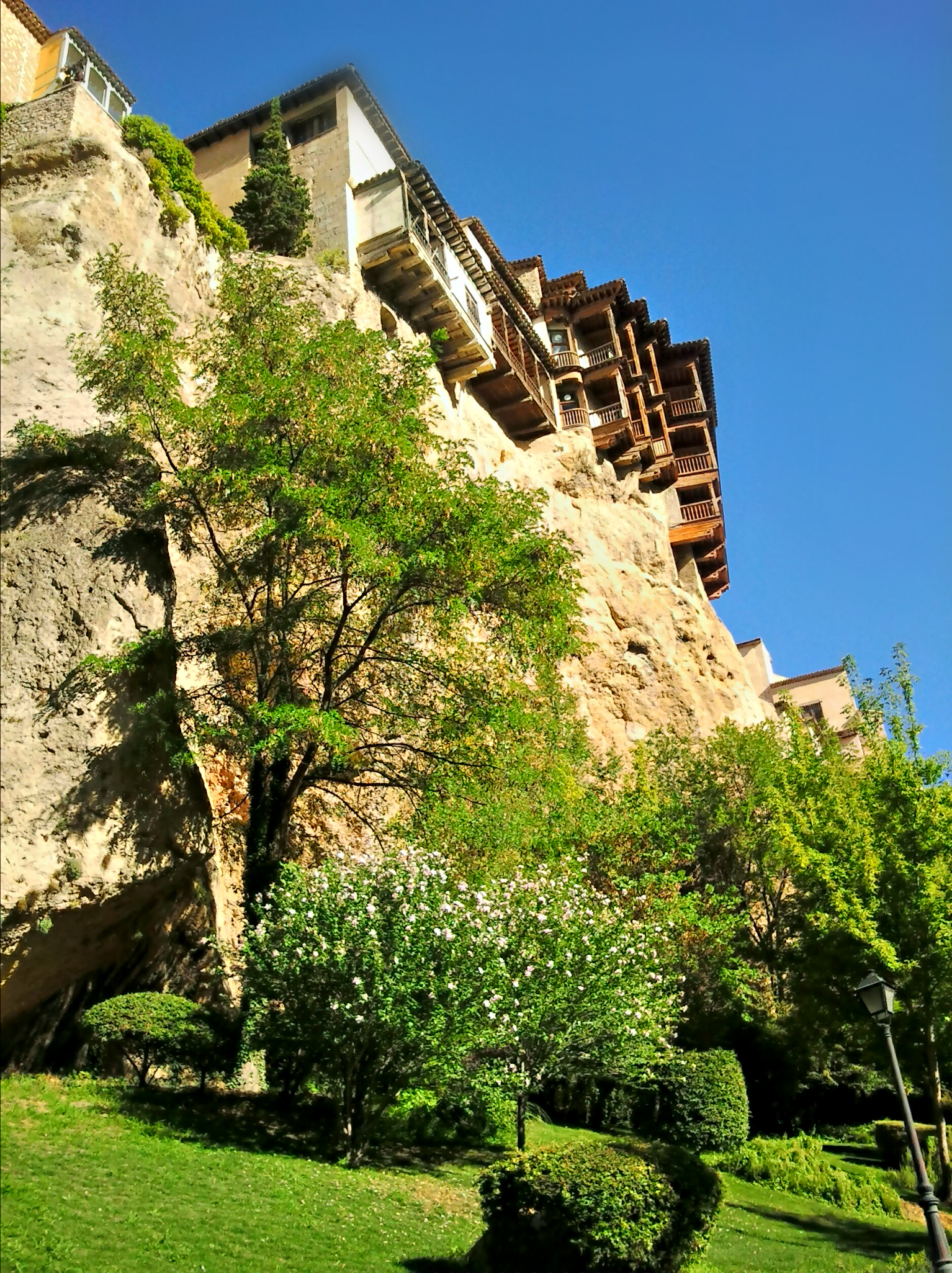 Fotografía real de las Casas Colgadas de Cuenca